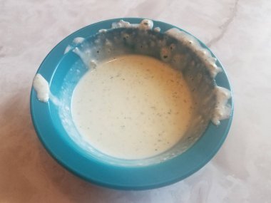 masada mavi kapta kremsi beyaz sos