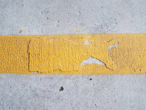 Yellow Painted Line Grey Cement Surface Ground — Stock Photo, Image