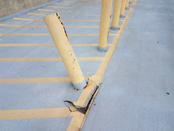 Yellow Pole Broken Grey Cement Car Hit — Stock Photo, Image