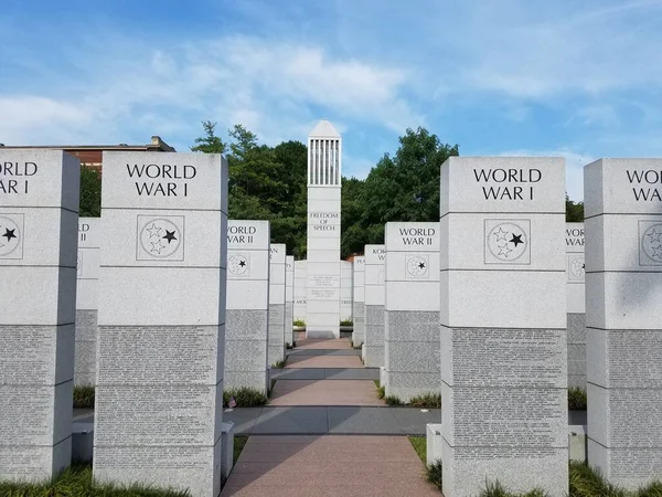 Verschiedene Weltkriegsdenkmäler Und Denkmäler Einem Park — Stockfoto