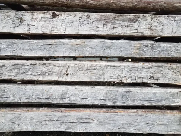 Bir Binada Kullanılan Balta Kesiklerinin Izleri Olan Ahşap Tahta — Stok fotoğraf