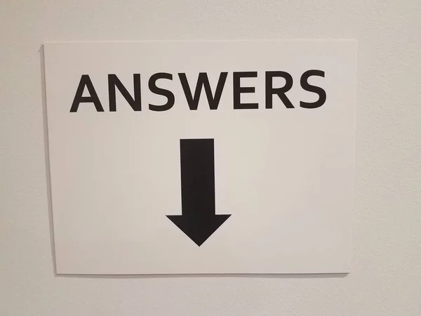 White Paper Answers Sign Black Arrow Pointer Wall — Stock Photo, Image