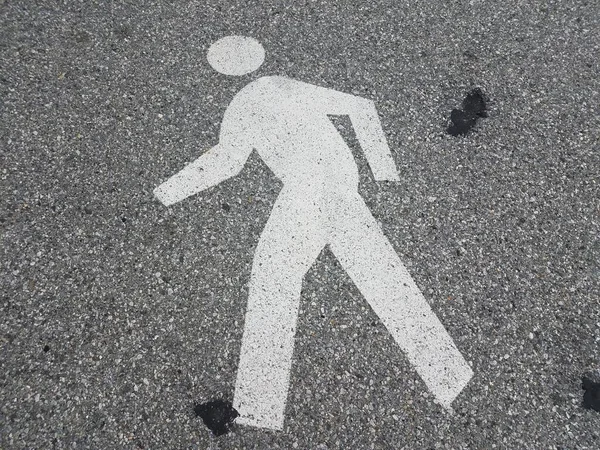 Weiße Umrisse Einer Person Die Auf Schwarzem Asphalt Oder Bürgersteig — Stockfoto