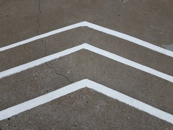 Λευκές Ρίγες Γκρι Τσιμεντένιες Σκάλες Βήματα — Φωτογραφία Αρχείου