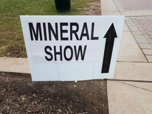 White Black Mineral Show Sign Black Arrow Pointer — Stock Photo, Image