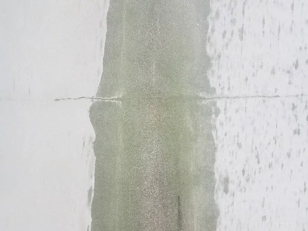 Eine Feuchte Graue Zementwand Oder Eine Seite Des Gebäudes — Stockfoto