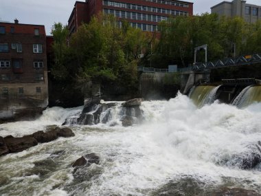 güçlü şelale ve nehirler Sherbrooke, Kanada 'da