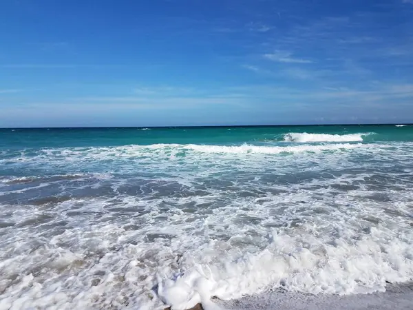 Ocean Water Waves Blue Sky Beach Coast — Stock Photo, Image