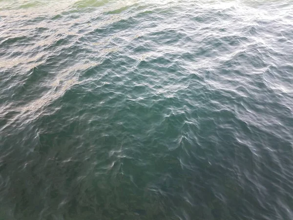 Ondas Ondulações Água Azul Verde Lago Lagoa — Fotografia de Stock