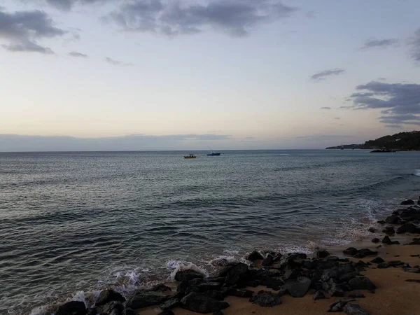 波多黎各Aguadilla海滩上的水 沙和岩石 — 图库照片