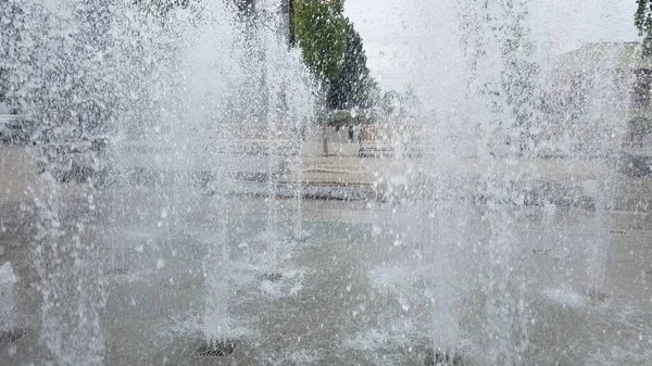 Fonte Água Com Pedra Chão Pedra Jatos Água — Fotografia de Stock