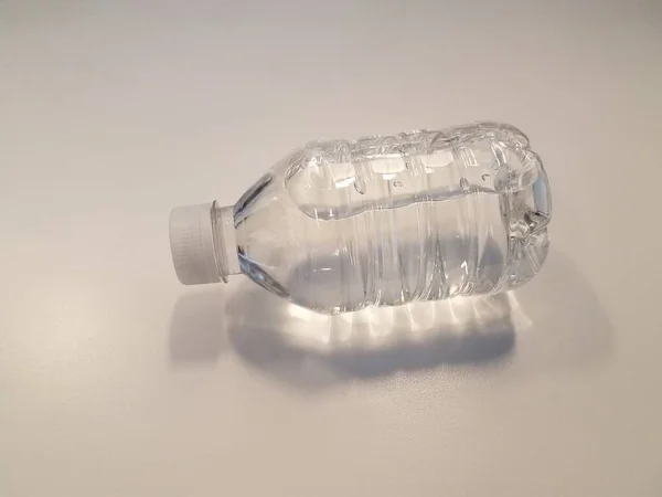 Kleine Plastikwasserflasche Auf Weißer Oberfläche — Stockfoto