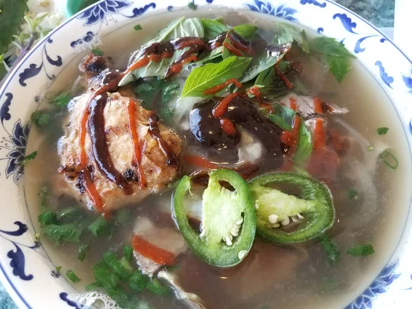 Tazón Sopa Vietnamita Con Carne Res Pollo Verduras Con Salsas — Foto de Stock