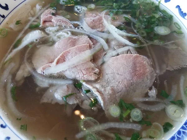 Sopa Carne Vietnamita Con Cebolla Caldo Tazón —  Fotos de Stock