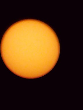 Güneş ve ay kısmi güneş tutulması sırasında