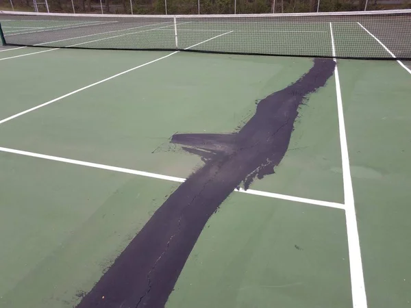 Zwarte Teer Vloeistof Scheuren Schade Aan Groene Tennisbaan Herstellen — Stockfoto