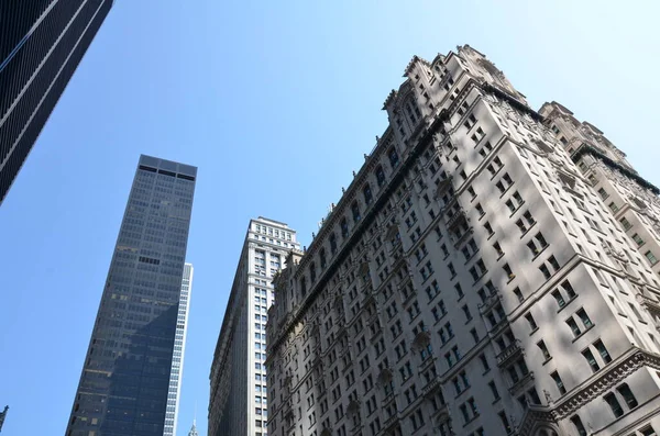 Hoge Gebouwen Wolkenkrabbers Met Ramen New York City — Stockfoto