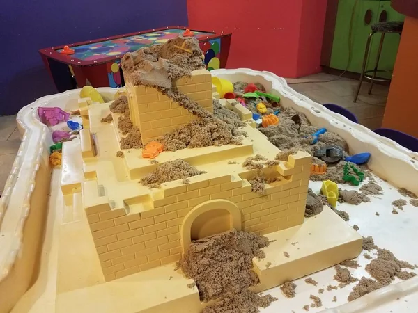 Mesa Com Areia Plástico Ferramentas Castelo Para Crianças Brincarem Divertirem — Fotografia de Stock