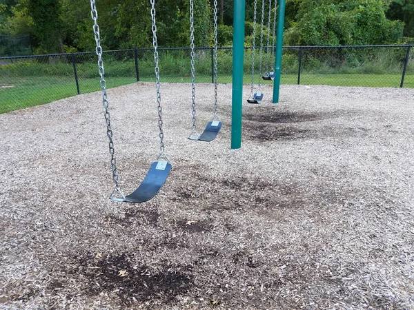 Black Rubber Swing Seats Chains Poles Swingset Wood Chips Mulch — Stock Photo, Image