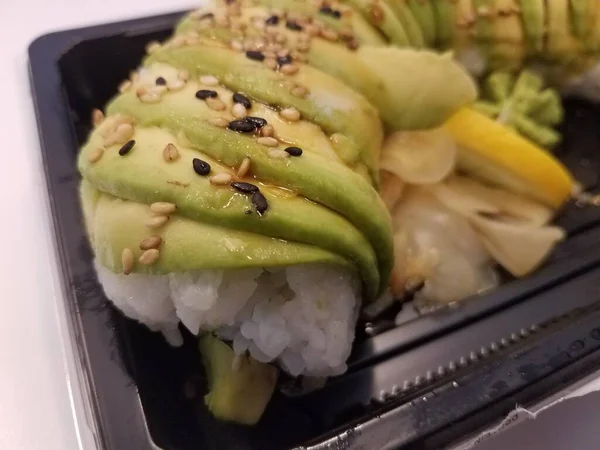 Sushi Rolka Zeleninou Avokádem Zázvorem — Stock fotografie