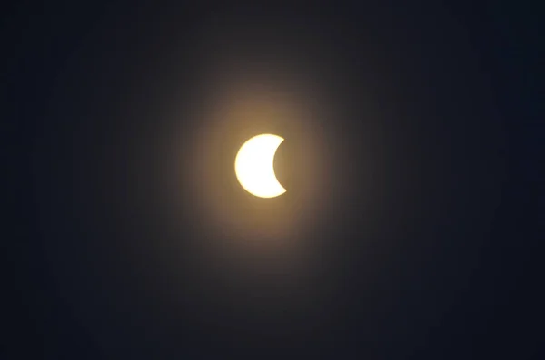 Słońce Księżyc Podczas Częściowego Zaćmienia Słońca — Zdjęcie stockowe