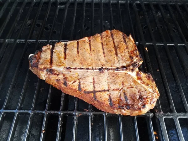 Nötkött Biff Med Ben Matlagning Grill — Stockfoto