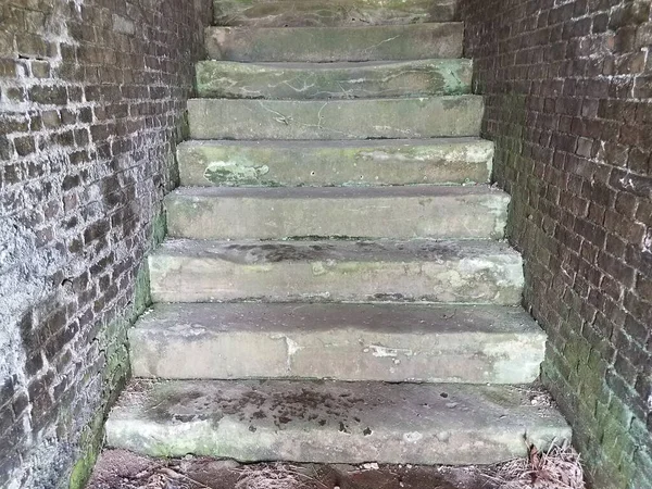 Escaleras Muy Antiguas Pared Ladrillo Rojo Con Sedimento —  Fotos de Stock