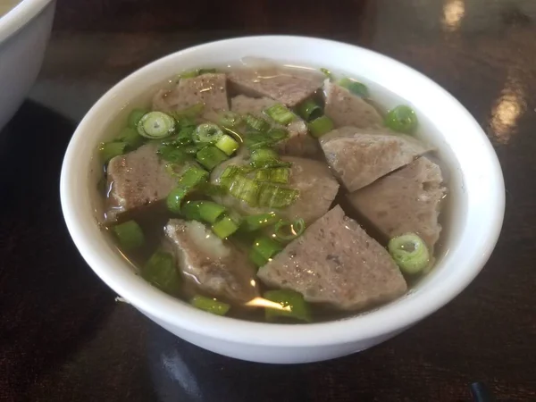 Uma Tigela Sopa Macarrão Vietnamita Quente Com Almôndegas Legumes — Fotografia de Stock