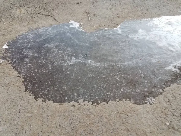Холодный Скользкий Черный Лед Асфальте Тротуаре — стоковое фото