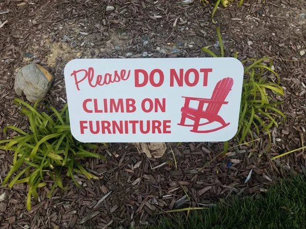 Παρακαλούμε Μην Ανεβείτε Στην Πινακίδα Επίπλων Καρέκλα Κάθισμα — Φωτογραφία Αρχείου