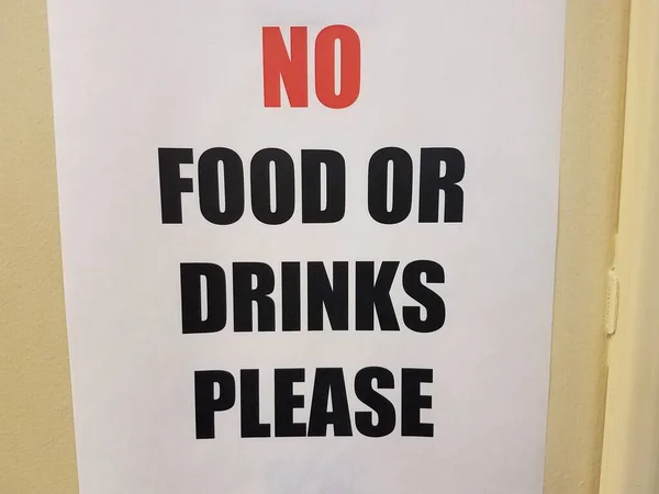 请勿食用或饮用用纸制成的食品或饮品 — 图库照片