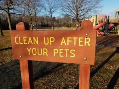 Kırmızı ve sarı evcil hayvanlarınız oyun parkında ya da parkta imza attıktan sonra temizler.