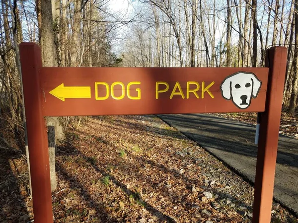 Wood Dog Park Sign Yellow Arrow Asphalt Trail Path Trees — Stock Photo, Image