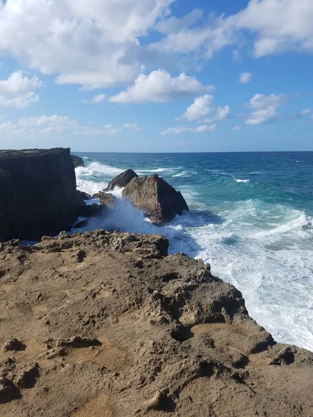 Felsenküste Strand Oder Küste Mit Wellen Isabela Puerto Rico — Stockfoto