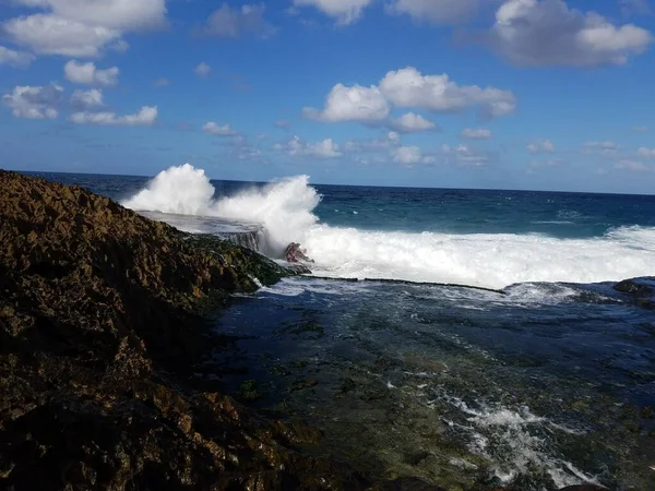 Spiaggia Rocciosa Costa Con Onde Isabela Porto Rico — Foto Stock