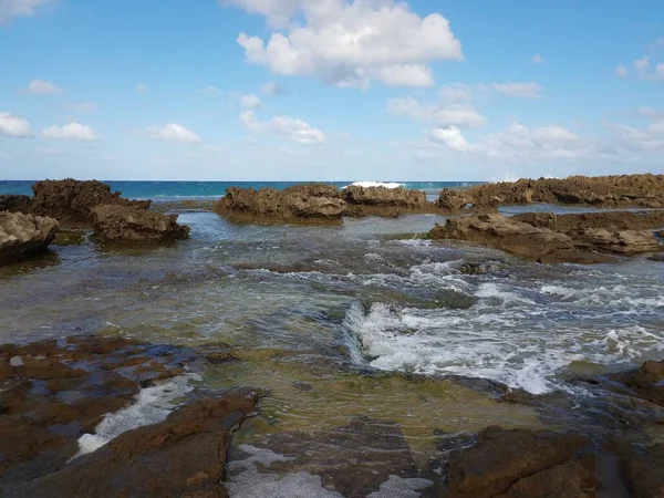 Costa Rocosa Playa Costa Con Piscinas Isabela Puerto Rico —  Fotos de Stock