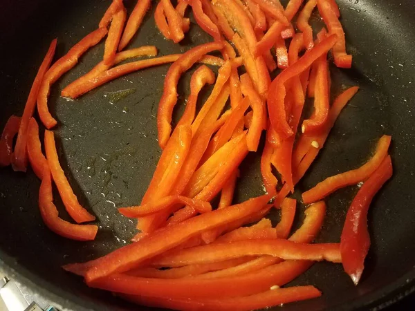 Rodajas Pimientos Rojos Vegetales Cociendo Sartén Con Aceite — Foto de Stock