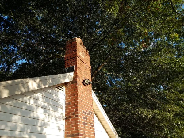 Red Brick Masonry Chimney Flood Lights Willow Oak Tree — Stock Photo, Image