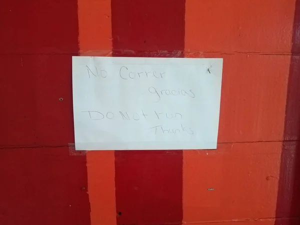 Pas Course Merci Signe Anglais Espagnol Sur Mur Rouge Orange — Photo