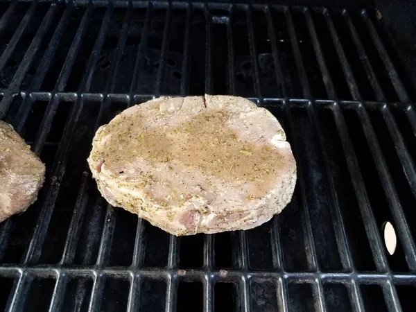 Rått Fläskkött Med Krydda Matlagning Grill — Stockfoto