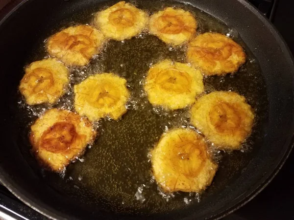 Bananeiras Bananeira Achatadas Fritando Frigideira Com Óleo Porto Rico Alimentos — Fotografia de Stock