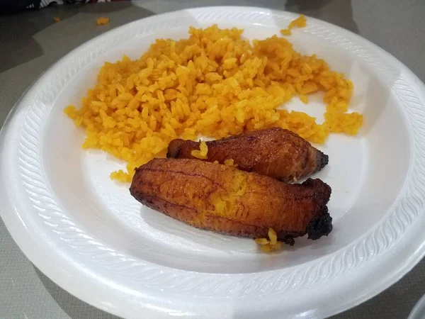 Plátano Plátano Arroz Amarillo Puerto Rico Alimentos Plato Blanco — Foto de Stock