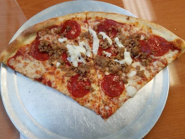 Kolbász Pepperoni Pizza Sajttal Fűszerezéssel — Stock Fotó