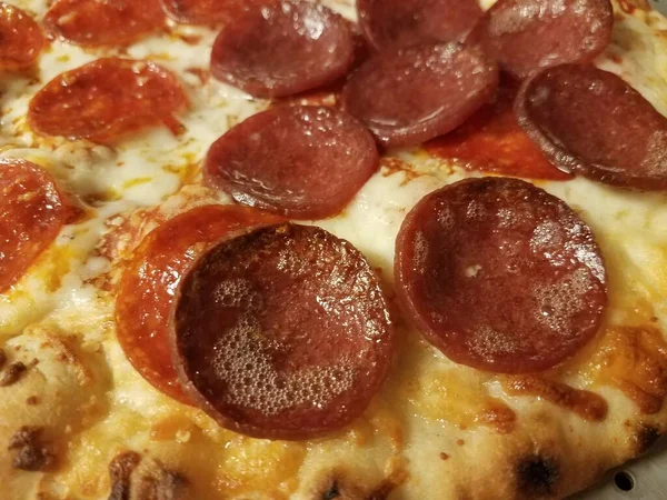 Pizza Pepperoni Com Dois Tipos Carne — Fotografia de Stock