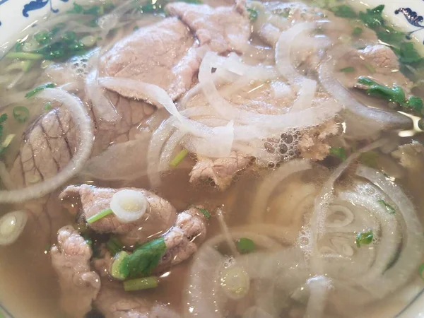 肉と野菜とベトナムのフォースープのボウル — ストック写真