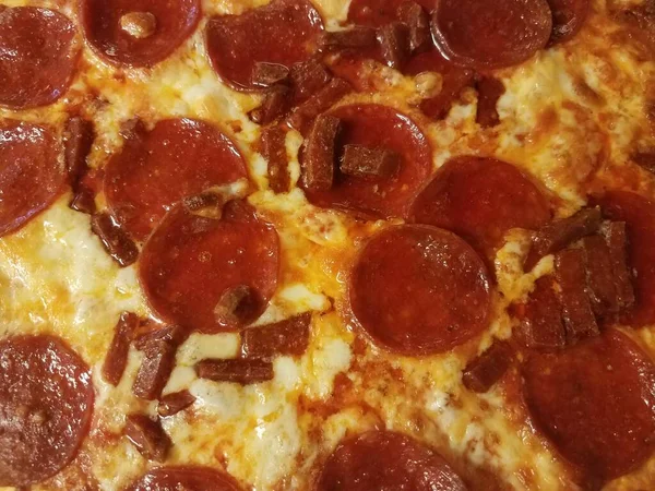Pizza Carne Pepperoni Quente Gorduroso Perto — Fotografia de Stock