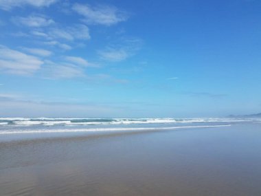 Okyanus ya da deniz suyu ve kumsal Newport, Oregon 'da