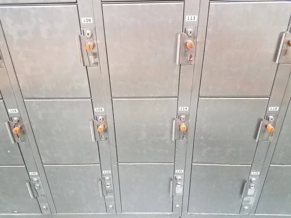 Many Numbered Silver Metal Lockers Orange Keys — Stock Photo, Image