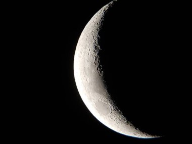 Dünya 'nın gri ayı küçük bir teleskopla