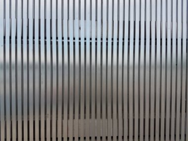 yansıtıcı gümüş veya gri renkli metalik ızgara yakından